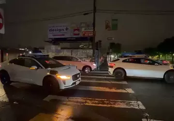 Robotaxi Waymo zablokowały ruch podczas wyłączenia ...