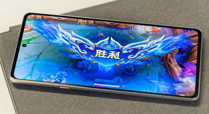 Pierwszy smartfon z procesorem Snapdragon 8 Gen1 Moto Edge X30 został pokazany na zdjęciu „na żywo” oraz w reklamie