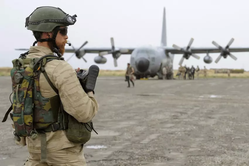 Pociski AIM-120 AMRAAM dla NASAMS, pojazdy opancerzone Iveco LMV, ciężarówki Volvo i broń strzelecka: Belgia przygotowuje nowy pakiet pomocy wojskowej dla Ukrainy