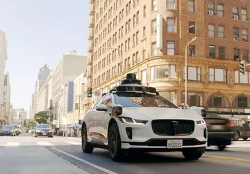 Taksówka-robot Waymo startuje w Los Angeles