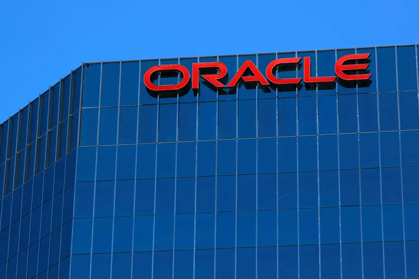 Oracle to amerykańska korporacja, wiodący twórca oprogramowania i dostawca sprzętu serwerowego dla organizacji.
