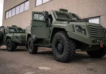 Ukraińscy spadochroniarze przekazali 11 włoskich pojazdów ...