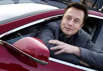 Bloomberg: Tesla traci co najmniej 6500 ...
