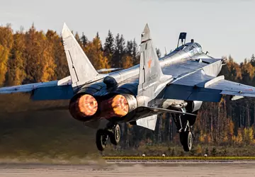 Naddźwiękowy myśliwiec MiG-31 czwartej generacji rozbił ...