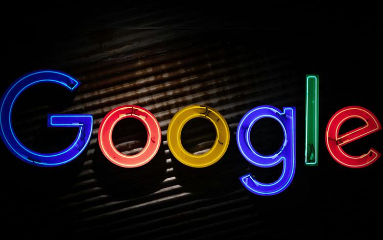 Google zwalnia setki pracowników w działach ...