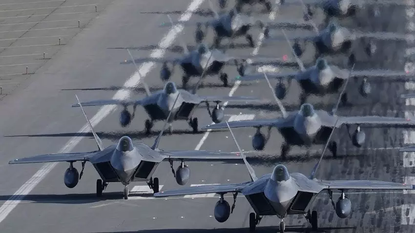 BAE Systems będzie wspierać zaawansowany system walki elektronicznej AN/ALR-94 w myśliwcach piątej generacji F-22 Raptor przez pięć lat.