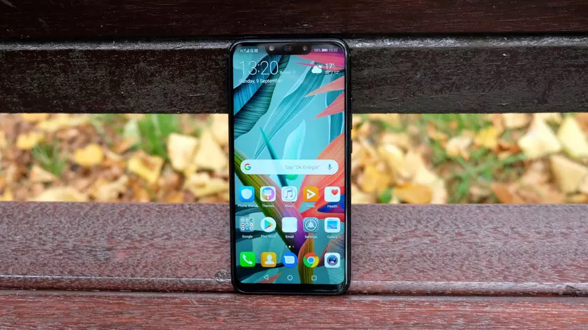 Huawei Mate 20 Lite zaczął otrzymywać stabilną wersję EMUI 10 w Europie