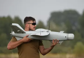 19 SUV-ów, 68 dronów i 120 ...