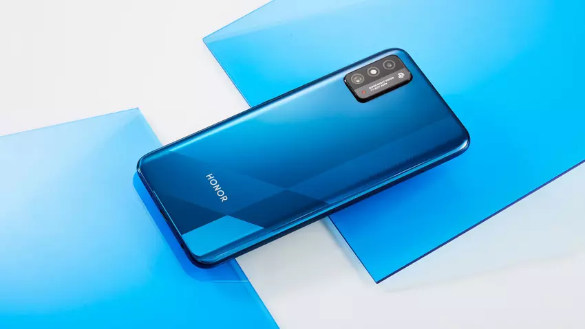 Insider: Honor X30 ma być pierwszym smartfonem na rynku z układem Snapdragon 695