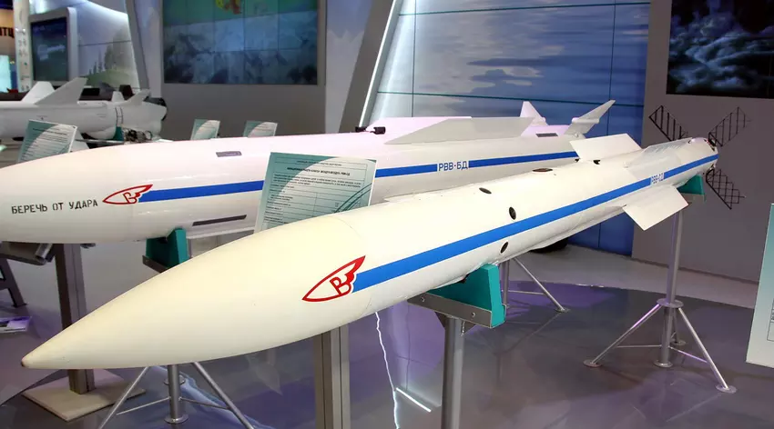 Podczas ostrzału Ukrainy rosyjski myśliwiec zgubił tajny pocisk