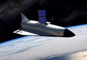 Chiny zwracają na Ziemię tajemniczy statek ...