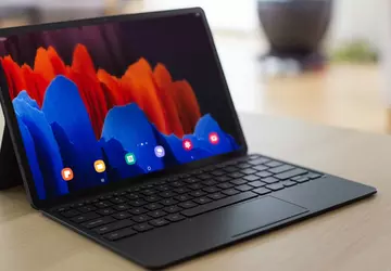 Apple pewnie prowadził rynek tabletów w ...