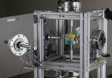 Ta ogólna legalne? Robot zbiera Rubik ...