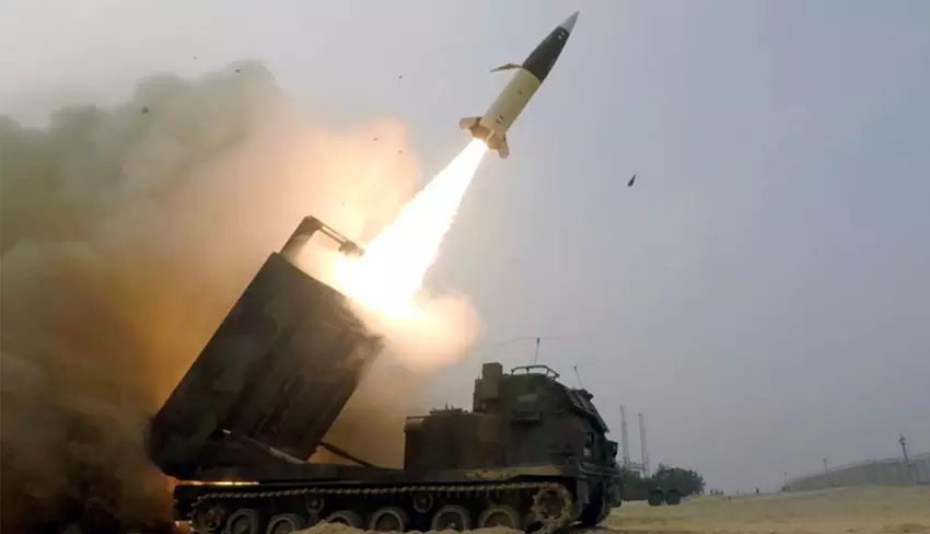 Biden obiecał Zełenskiemu dostawę pierwszej partii pocisków balistycznych dalekiego zasięgu ATACMS dla systemów M142 HIMARS