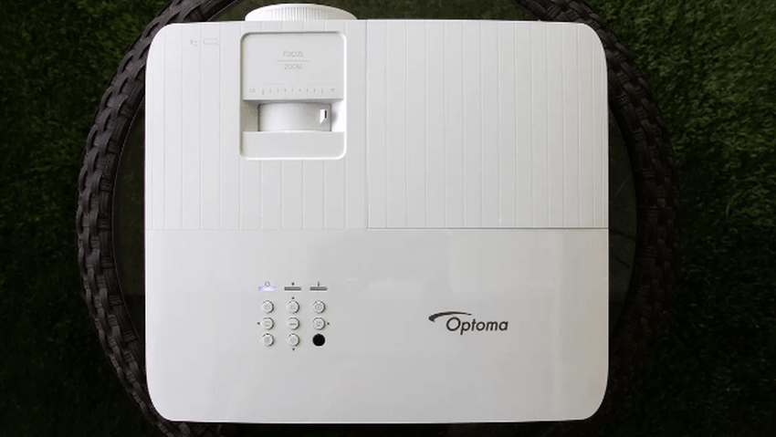 porównanie TK700 vs UHD35