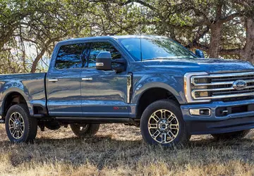 Badanie IIHS wykazało, że duże samochody ...