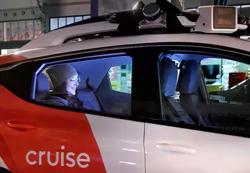 Cruise wycofuje 950 bezzałogowych pojazdów po ...