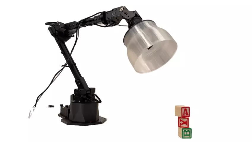 To fajniejsze niż Pixar: Apple stworzyło prototyp inteligentnej lampy, która może wykonywać polecenia, komunikować się, a nawet tańczyć