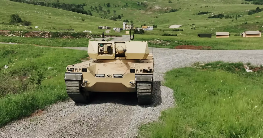 Estończycy pokazali, jak robot bojowy Type-X niszczy samochody – czołg ma broń, pociski, a nawet drony