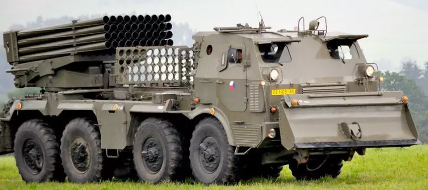 Ukraińskie Siły Zbrojne prezentują RM-70 Vampire, ulepszony MLRS o wartości 165 000 USD, który wystrzeliwuje 40 rakiet w 20 sekund