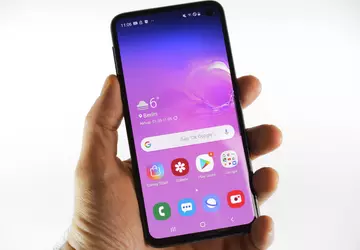 On jednak istnieje: Samsung Galaxy S10 ...