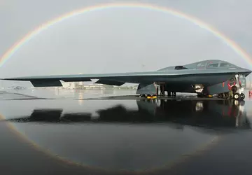 Bombowiec atomowy B-2A Spirit robi niespodziankę ...