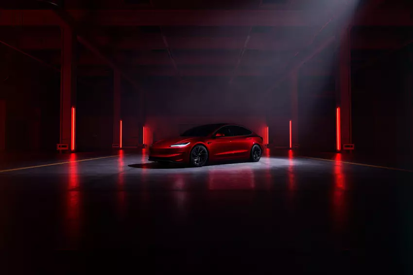 Tesla zaprezentowała Model 3 Performance: 510 koni mechanicznych, przyspieszenie do 100 km/h w 2,9 sekundy i zasięg 528 kilometrów w cenie 52 990 dolarów.