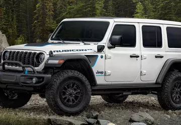 Jeep wycofuje hybrydy, które zmieniły się ...