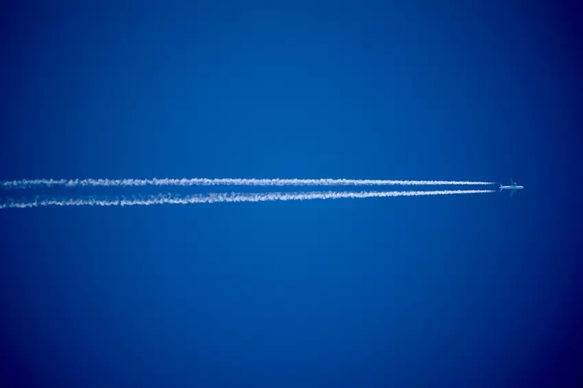 Google Flights pozwala teraz zobaczyć szacunkową emisję dwutlenku węgla dla planowanych lotów