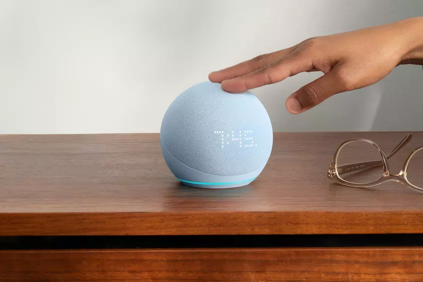 Amazon Echo Dot 5 Gen: inteligentny głośnik z czujnikiem ruchu, wbudowanym zegarem i Alexą za 39 euro