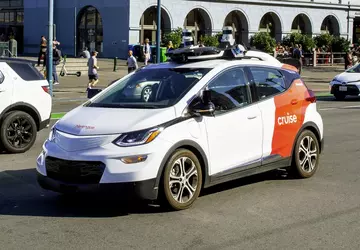 Autonomiczny samochód powoduje opóźnienie reakcji w ...