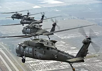 UH-60L i Airbus AS532 UE Cougar ...