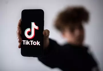 TikTok ogranicza widoczność filmów nastolatków, aby ...