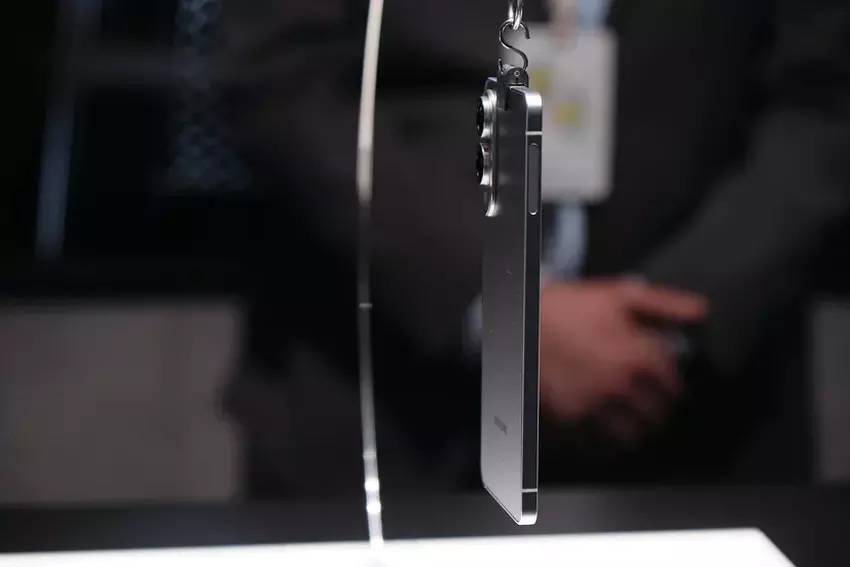 Prawdopodobnie przycisk dotykowy na lewej krawędzi Galaxy S25 Edge