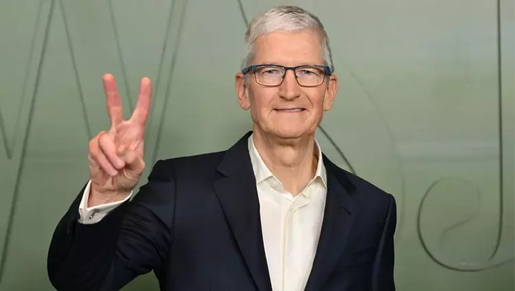 Bloomberg: Tim Cook nie zamierza przechodzić ...