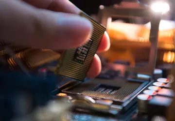 Walka Intela z AMD zaostrza się ...