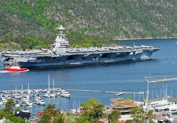 USS Gerald R. Ford składa historyczną ...