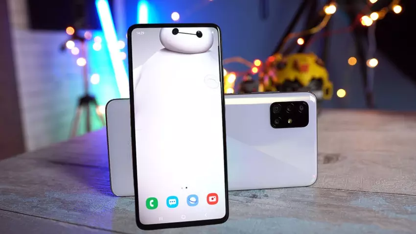 Smartfony Samsunga zaczynają się spontanicznie restartować bez powodu