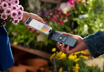 Nowa funkcja Dotknij, aby zapłacić iPhone'a ...