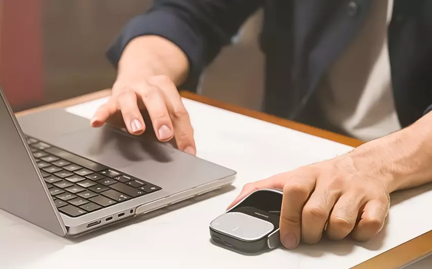 Cheerdots 2: bezprzewodowa mysz z ChatGPT, która zastępuje touchpad, wskaźnik laserowy i dyktafon.