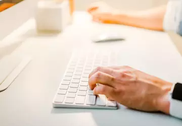 „Masywne” zamrożenie zatrudnienia na Facebooku i ...