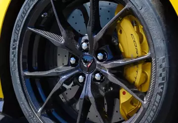 Chevrolet Corvette po raz pierwszy otrzymał ...