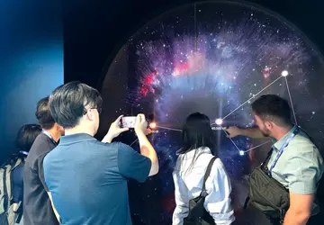 Samsung prezentuje oszałamiająco jasny mikrowyświetlacz RGB ...