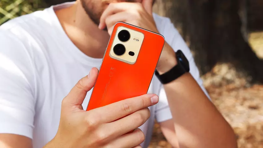 vivo X80 Lite 5G - Dimensity 900, Android 12, aparat OIS i osłona kameleona za 440 dolarów