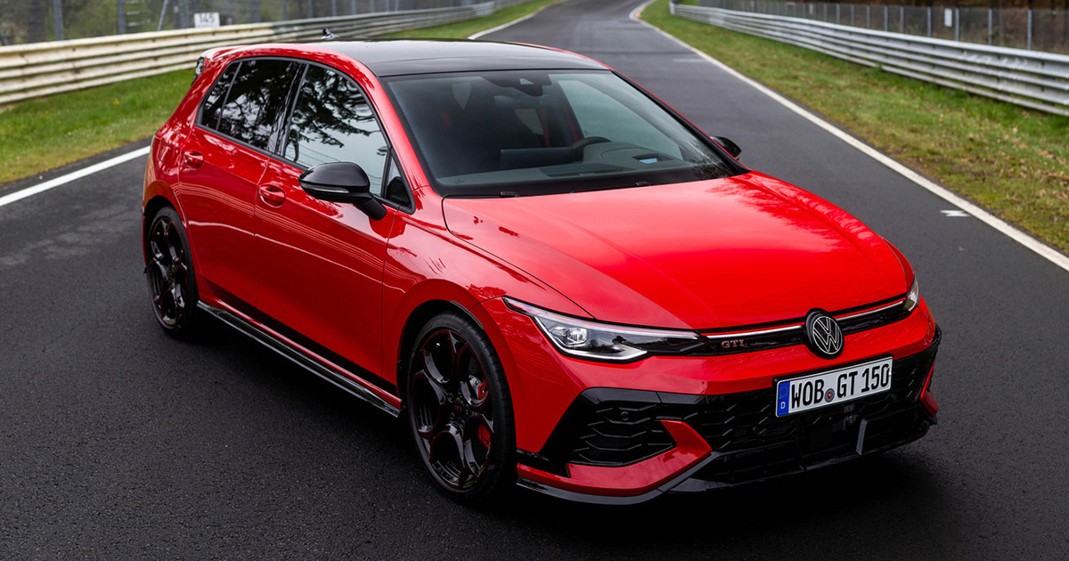 Wydanie specjalne Volkswagen Golf GTI Edition 50: Ikona na nowo wymyślona dla entuzjastów Odkryj Volkswagen Golf GTI Edition 50: Pół wieku innowacji sportowych