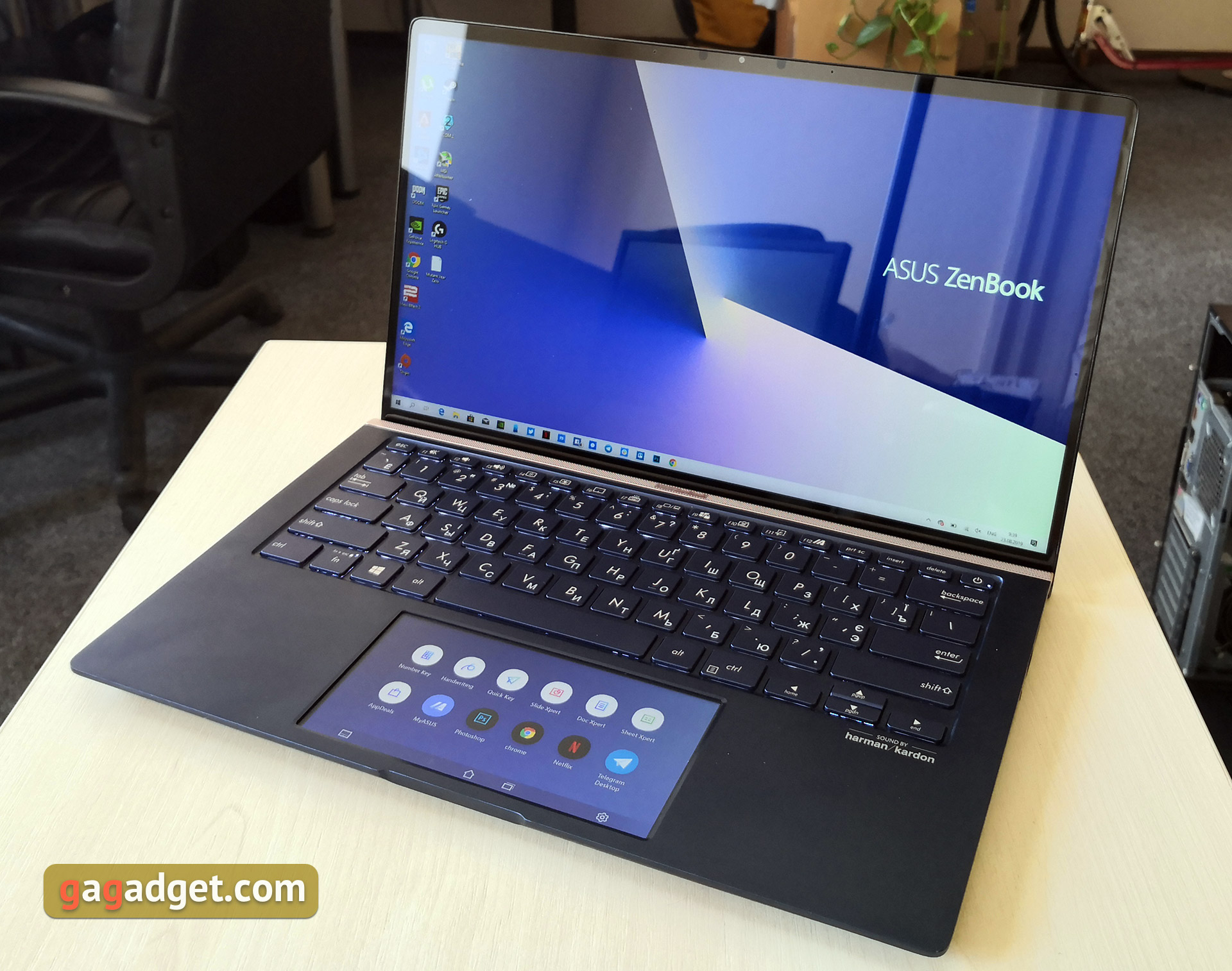Recenzja ASUS ZenBook 14 UX434FN: ultraprzenośny laptop z ekranem dotykowym zamiast touchpada Recenzja ASUS ZenBook 14 UX434FN: ultraprzenośny laptop z ekranem dotykowym zamiast touchpada