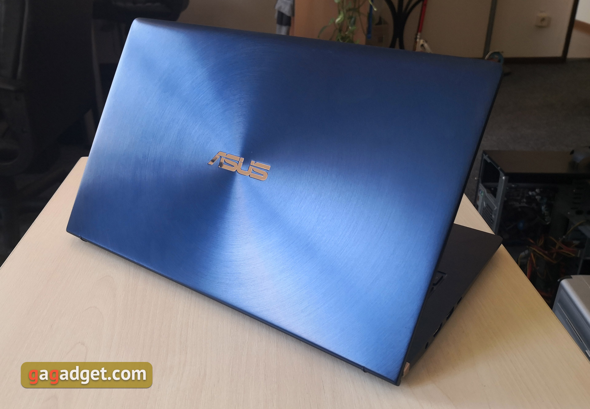 Recenzja ASUS ZenBook 14 UX434FN: ultraprzenośny laptop z ekranem dotykowym zamiast touchpada-8 Recenzja ASUS ZenBook 14 UX434FN: ultraprzenośny laptop z ekranem dotykowym zamiast touchpada-8
