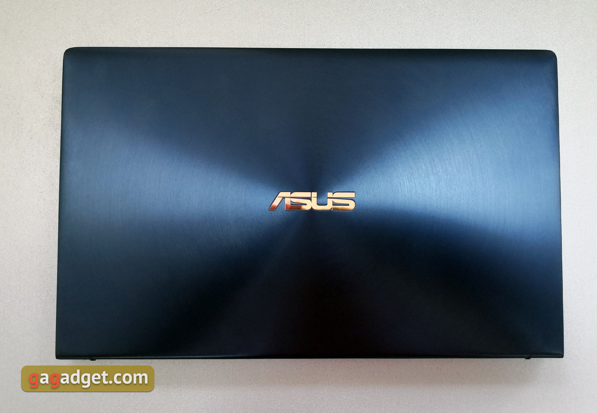 Recenzja ASUS ZenBook 14 UX434FN: ultraprzenośny laptop z ekranem dotykowym zamiast touchpada-9 Recenzja ASUS ZenBook 14 UX434FN: ultraprzenośny laptop z ekranem dotykowym zamiast touchpada-9