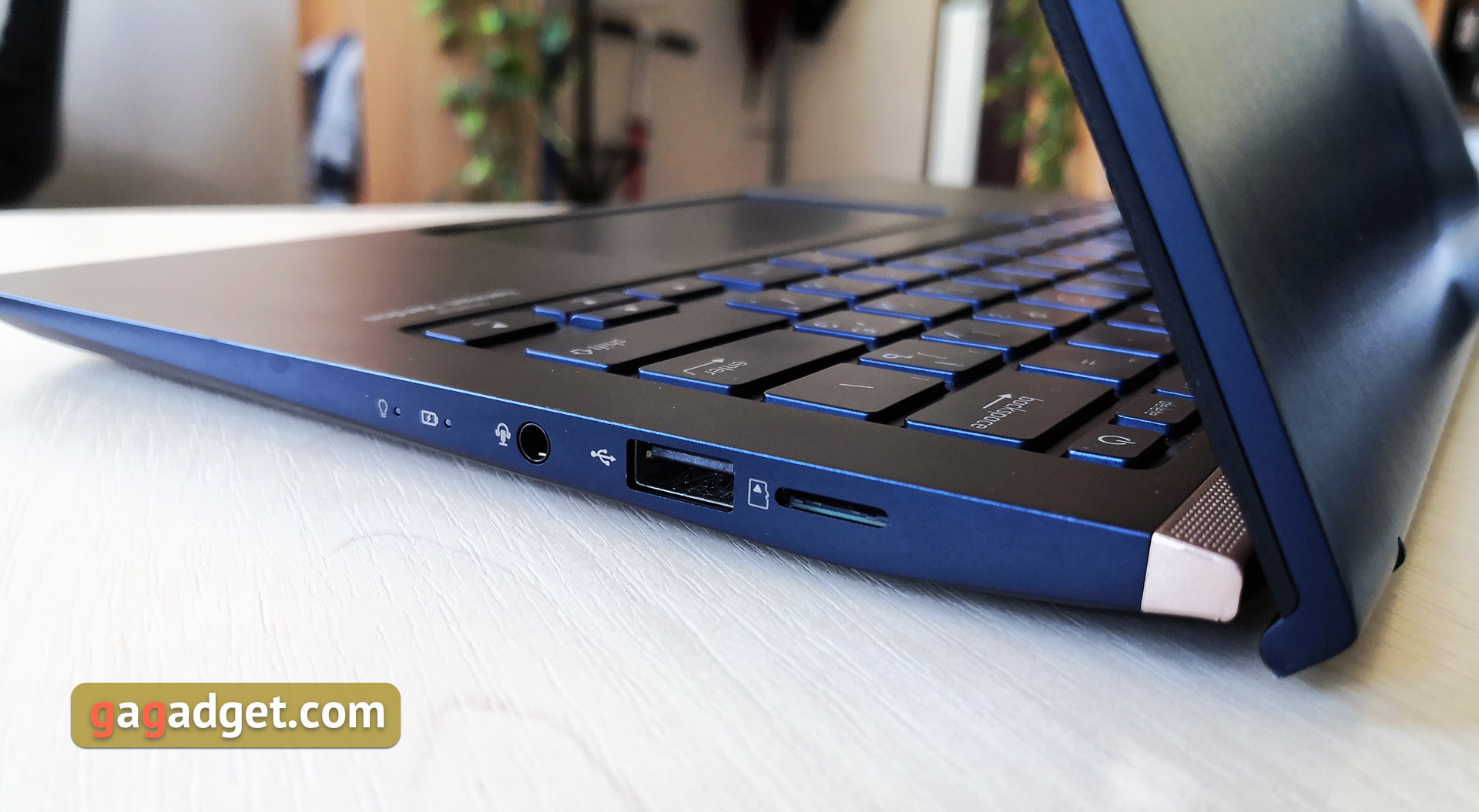 Recenzja ASUS ZenBook 14 UX434FN: ultraprzenośny laptop z ekranem dotykowym zamiast touchpada-13 Recenzja ASUS ZenBook 14 UX434FN: ultraprzenośny laptop z ekranem dotykowym zamiast touchpada-13