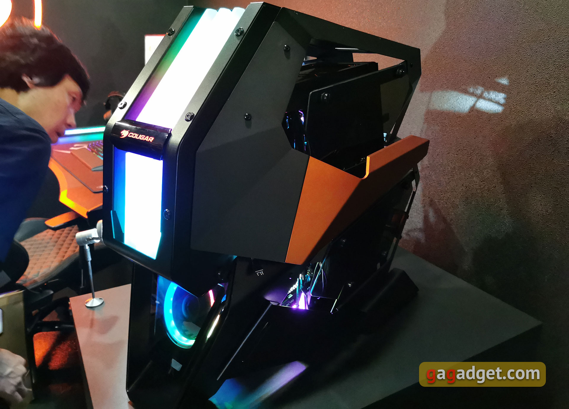 Computex 2019: modding wakacje, piękne dziewczyny i arcydelikatnych facetów-21 Computex 2019: modding wakacje, piękne dziewczyny i arcydelikatnych facetów-21